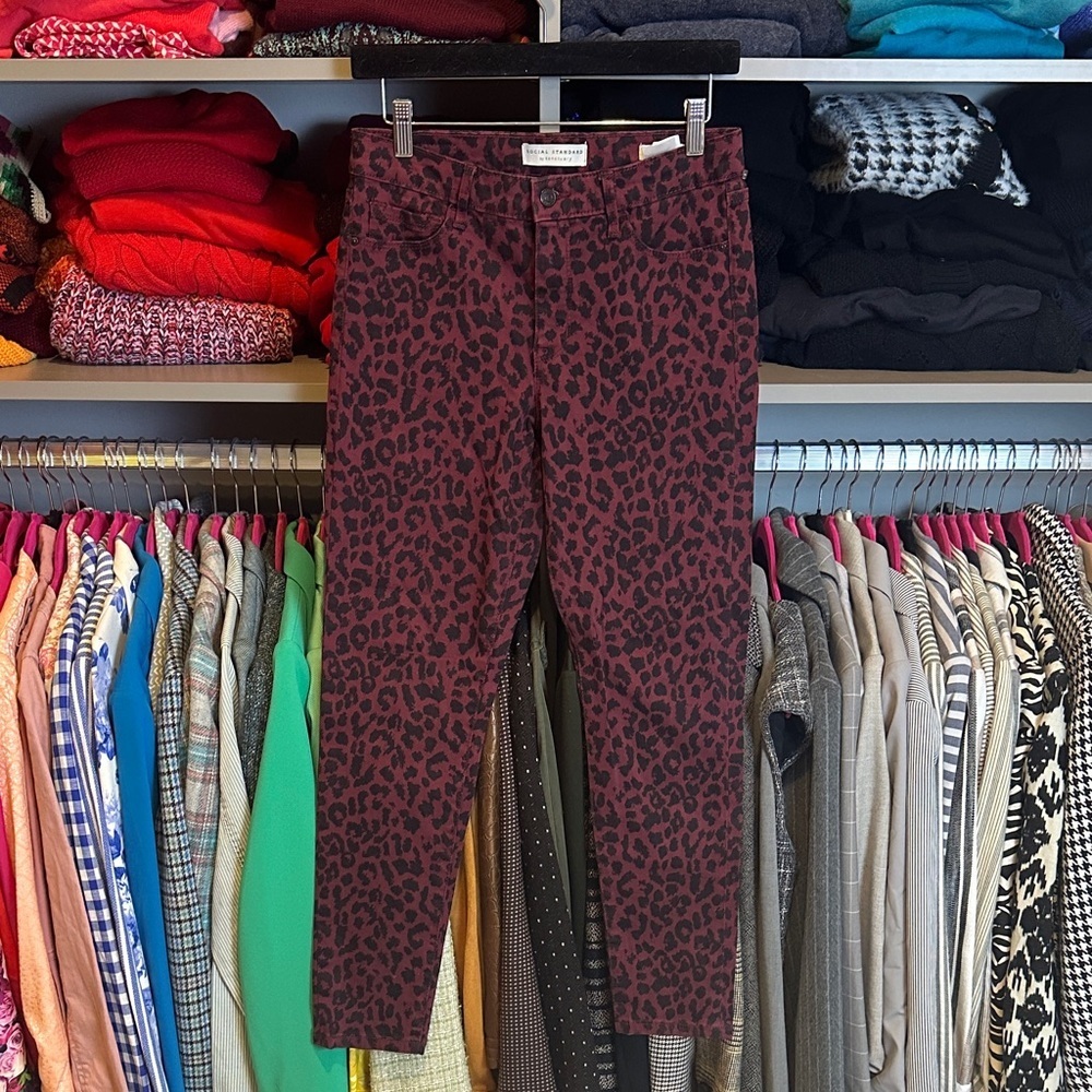 Social Standard by Socialite maroon/black leopard ankle skinny jeans size 4